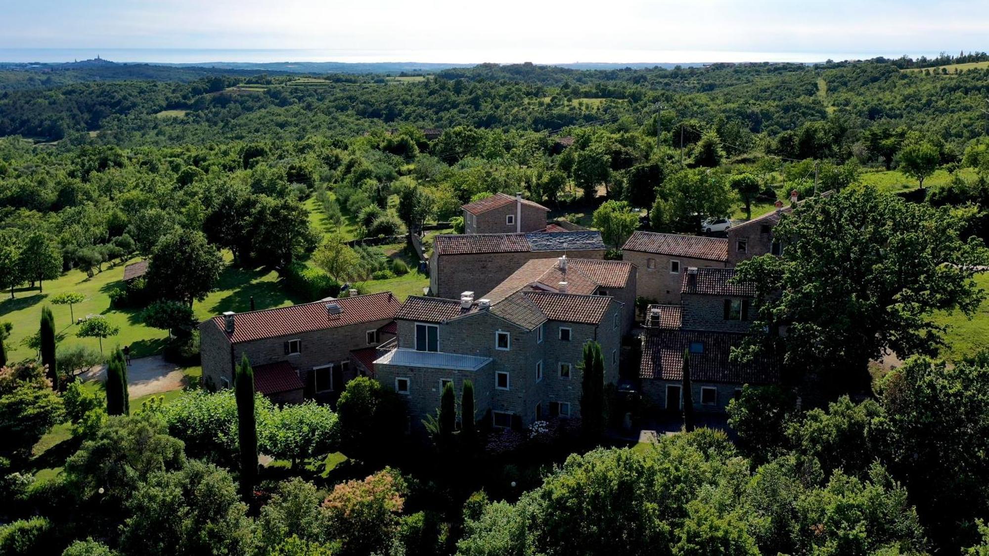 L'Abbraccio Della Quercia Apartment Momjan Luaran gambar